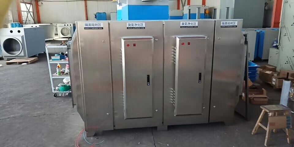 塑料制品車間廢氣處理設(shè)備無任何機械動作，無噪音，無需專人管理和日常維護，只需作定期檢查，本設(shè)備能耗低，設(shè)備風(fēng)阻極低＜50pa,可節(jié)約大量排風(fēng)動力能耗。