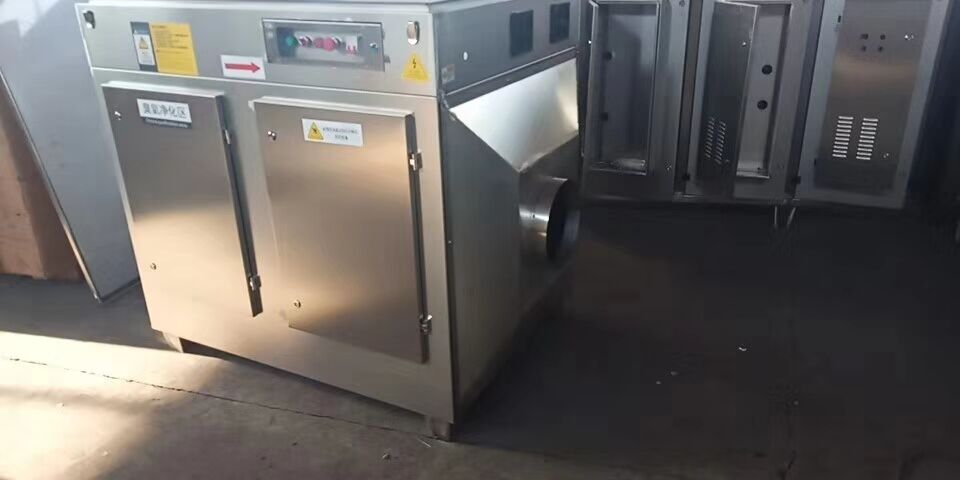 光解廢氣處理模塊無需惡臭氣體進行特殊的預處理，如加溫、加濕等，設備工作環(huán)境溫度在-30度~95度之間，濕度在30%~98%、PH值在2~13范圍均可正常工作，無需添加其他物質(zhì)及藥劑參與處理。