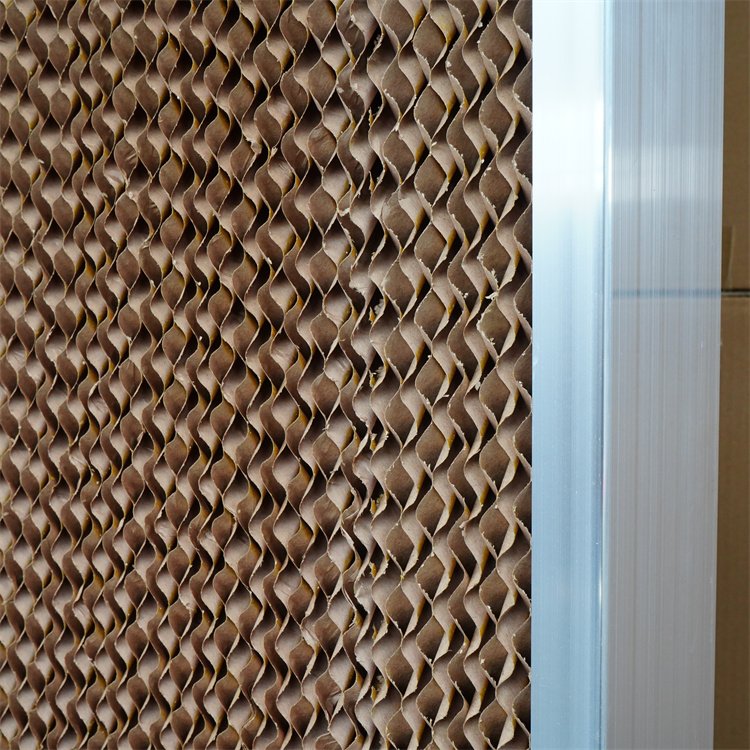 水簾＋風(fēng)機(jī)＝負(fù)壓降溫系統(tǒng)當(dāng)今省錢的通風(fēng)、降溫系統(tǒng)